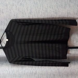 Lululemon Grey & Black stripped Swiftly 6